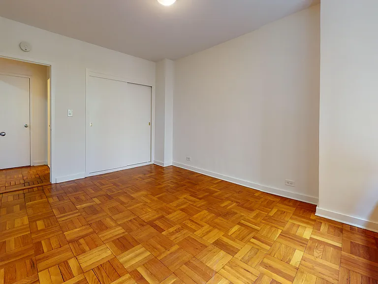 412 E 55th St #2H — Photo 7