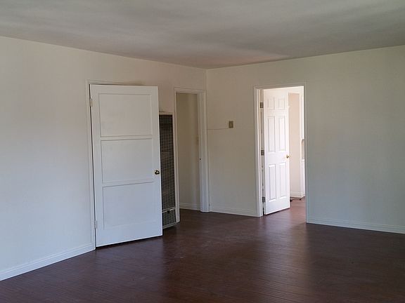 4th image of 500 N Los Robles Ave APT 4