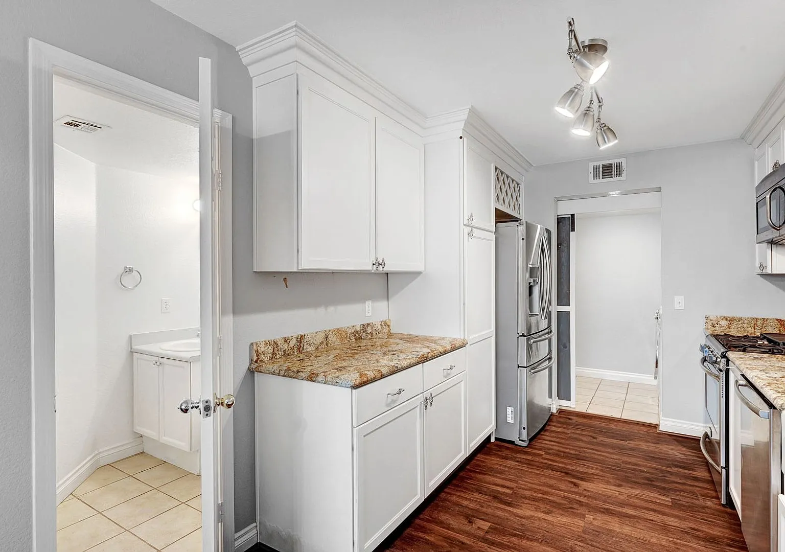 Stunning Summerlin Townhome! — Photo 4