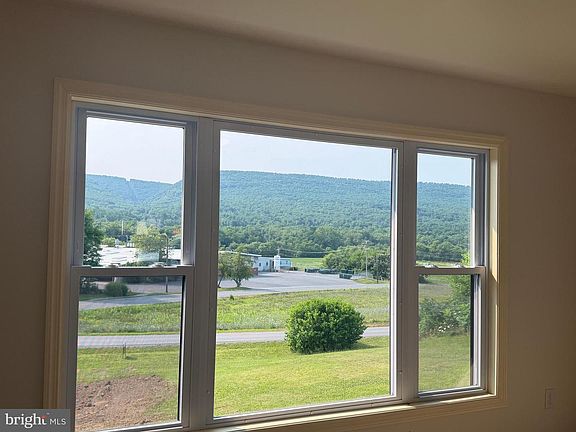 5th image of 112 Buttonwood Ln