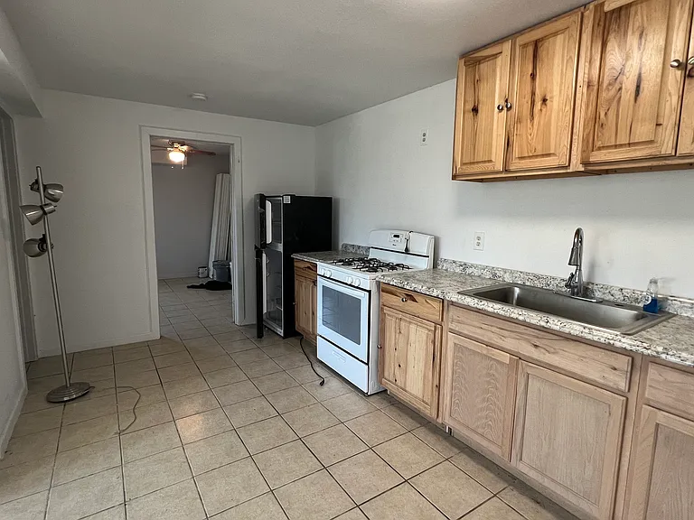 2112 Victory Ave #2 — Photo 1