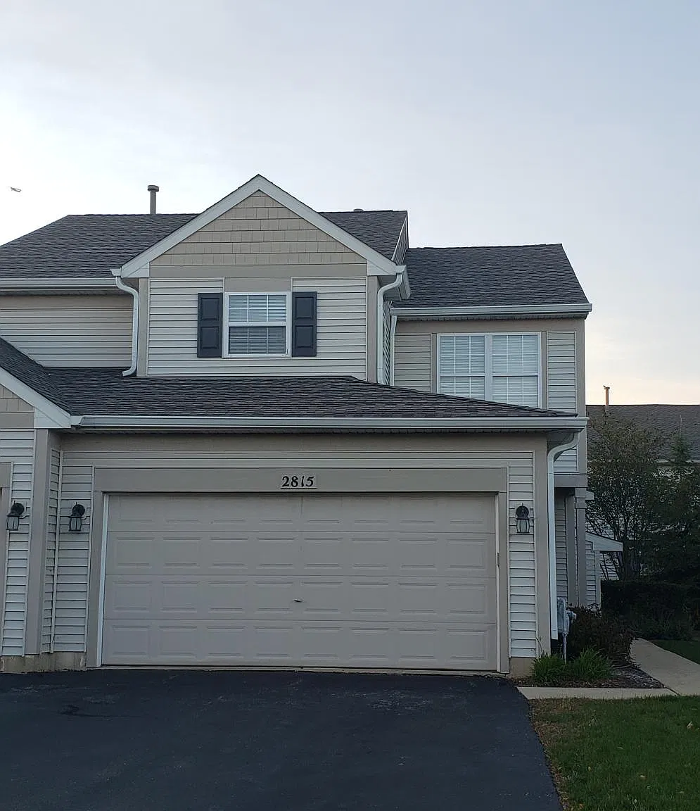 3 bed, 2.5 bath, 1400 sqft, $2,400 — Photo 1