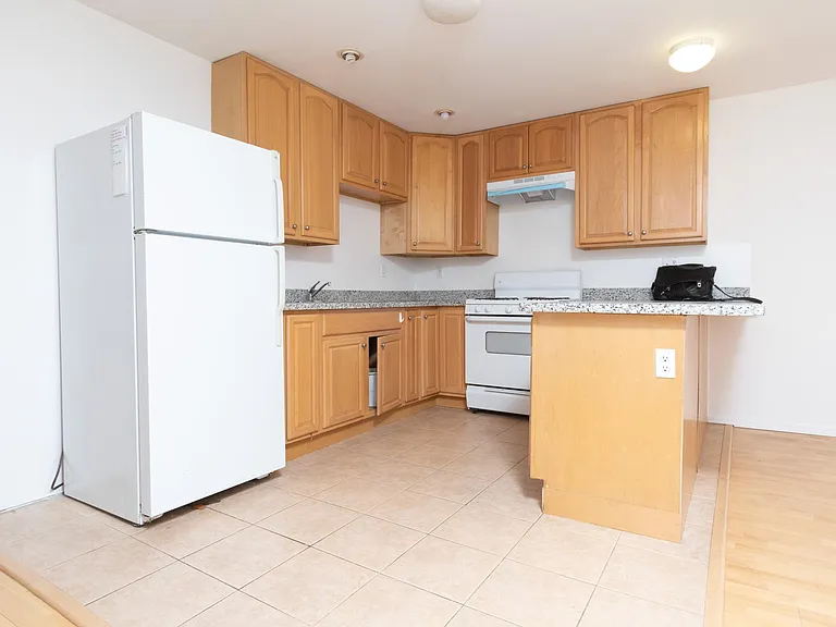 1032 York St — Photo 3