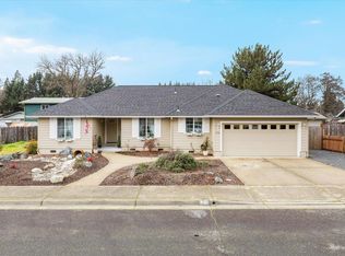 1716 Gardendale Ln, Grants Pass, OR 97527