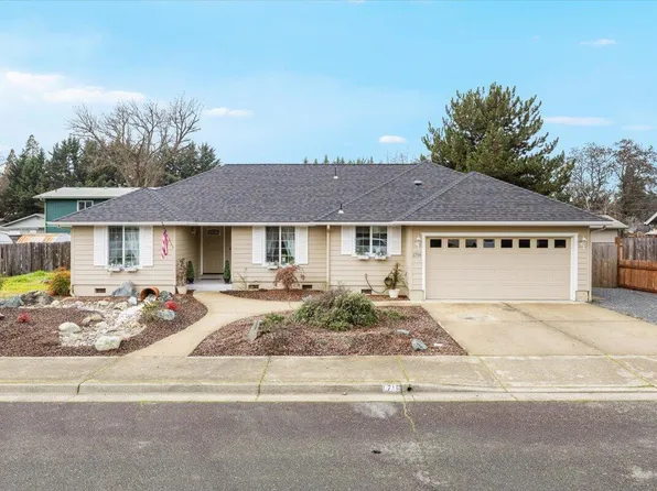 1716 Gardendale Ln, Grants Pass, OR 97527