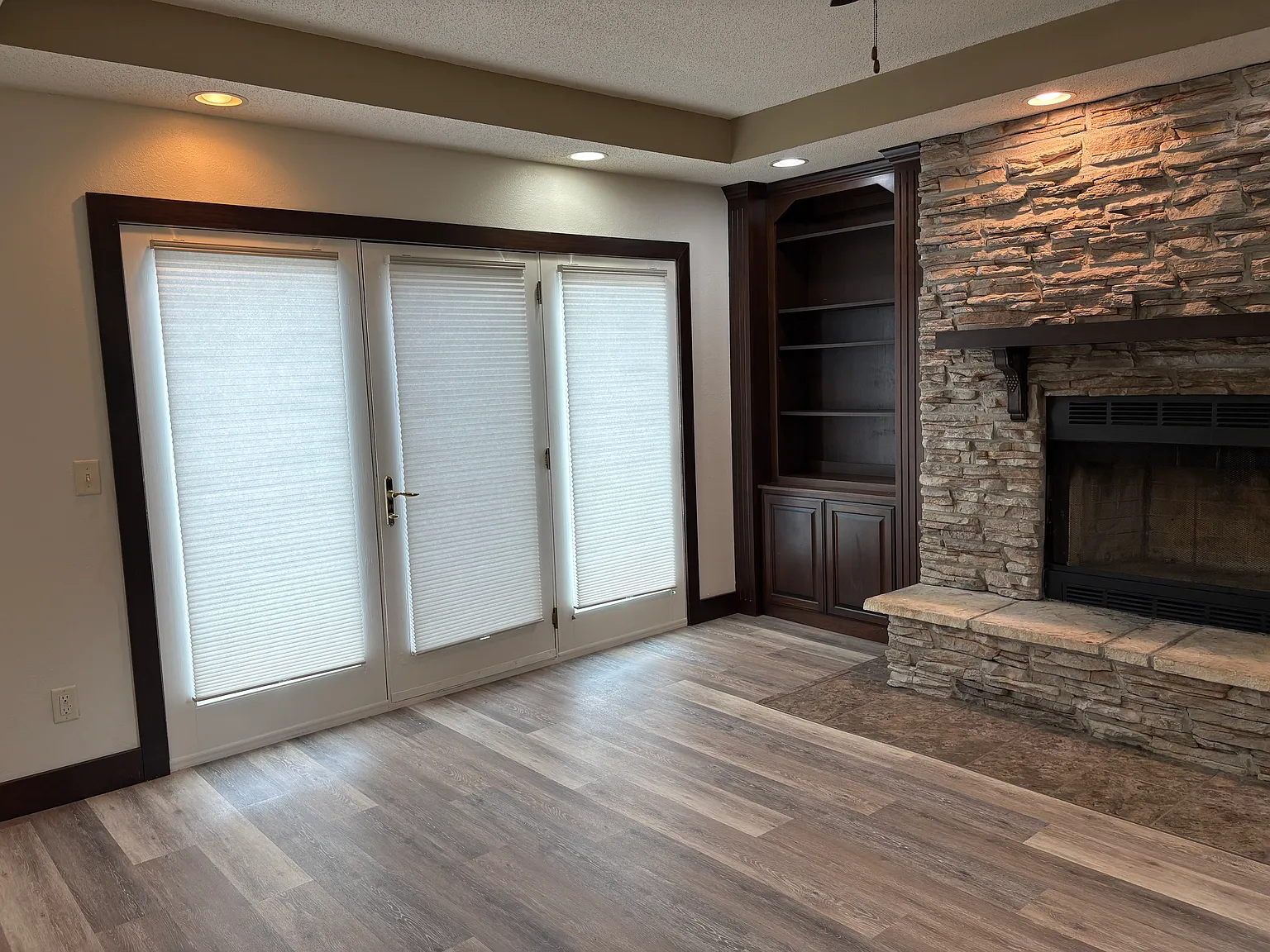 1390 Glen Oak Street — Photo 3