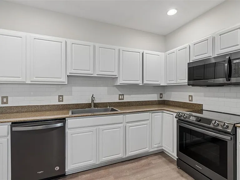 3125 Santorini Ct — Photo 12