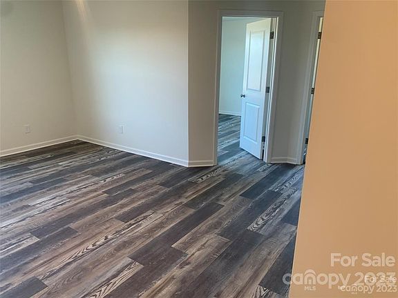 5th image of 139 Salem Springs Ln