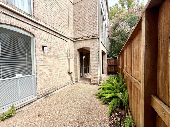 4639 Wild Indigo St APT 463, Houston, TX 77027