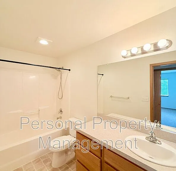 855 NW Ivy St — Photo 19