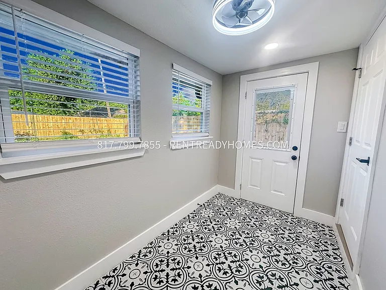 2248 Marlo St — Photo 10