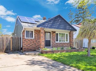 1752 Benjamin Ave, Windsor, ON N8X 4N6