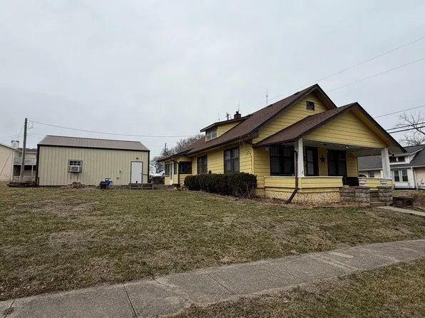 611 N Chestnut St, Cameron, MO 64429