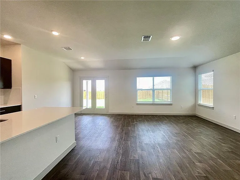 110 Krause Springs Dr — Photo 6