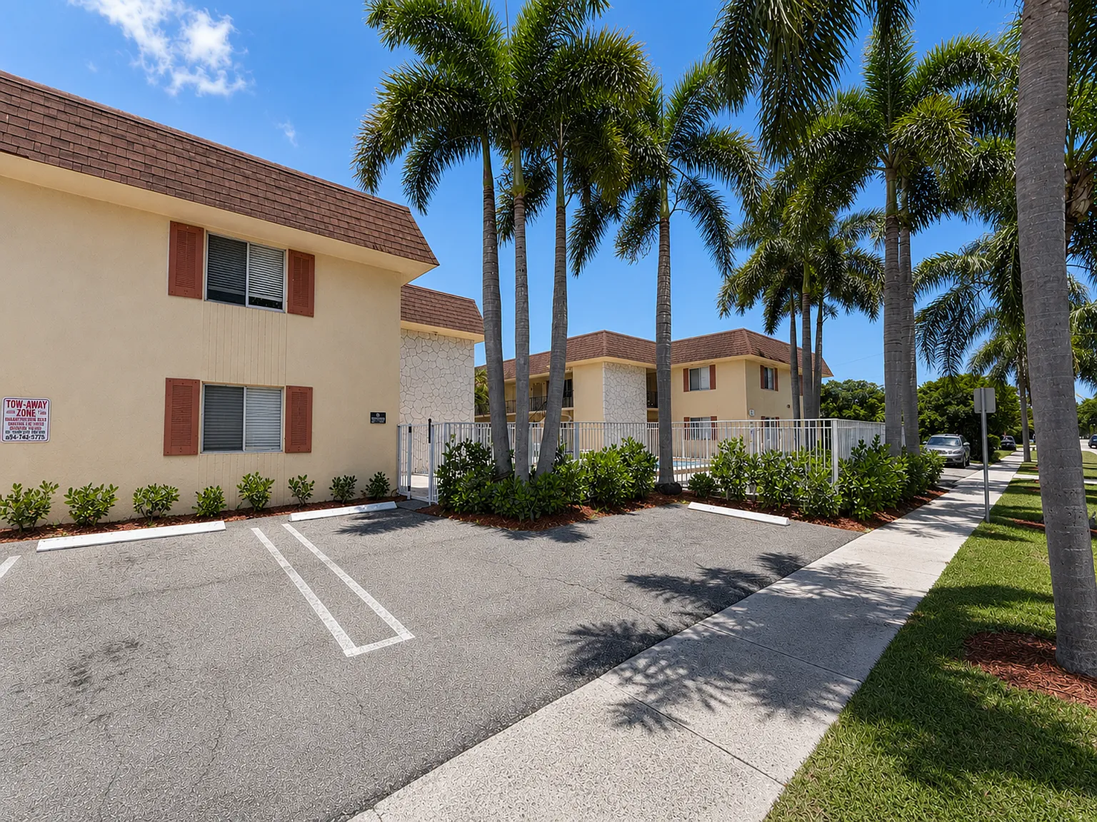 515 S Sequoia Dr — Photo 1
