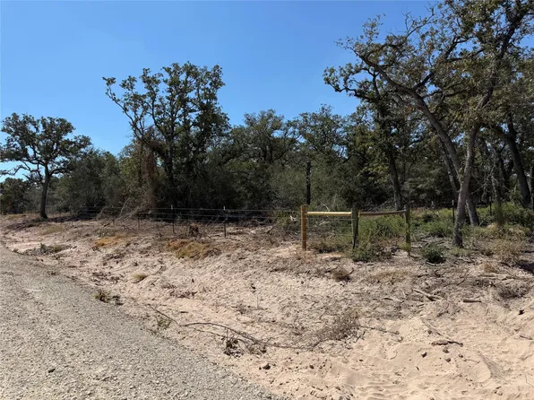 320 Daisy Haven Ln, Seguin, TX 78155