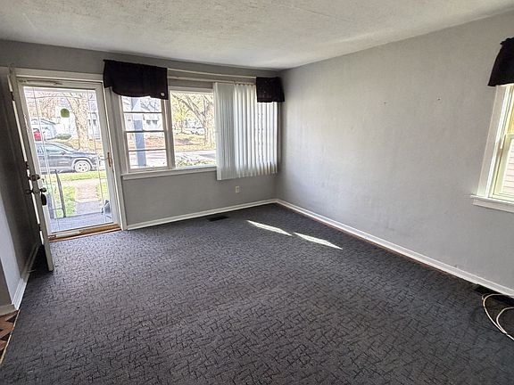 3rd image of 1429 N Walnut Grove Ave