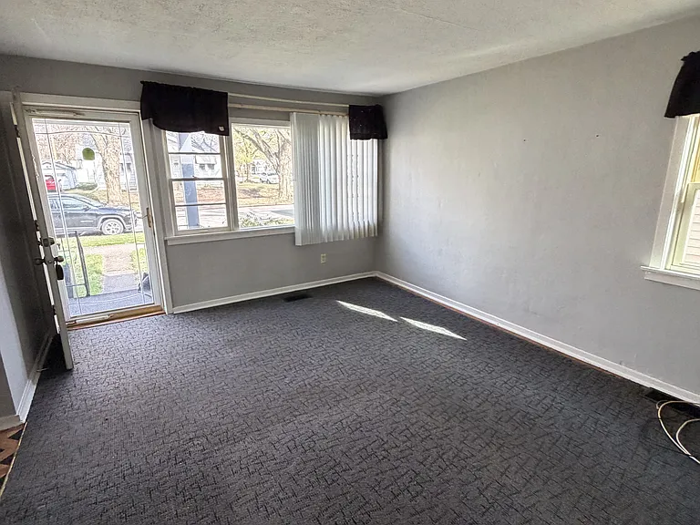 1429 N Walnut Grove Ave — Photo 3