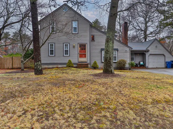 4 Trinas Path, Plymouth, MA 02360