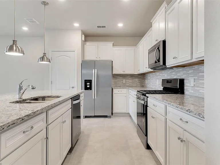 1255 Blue Paradise Way — Photo 3