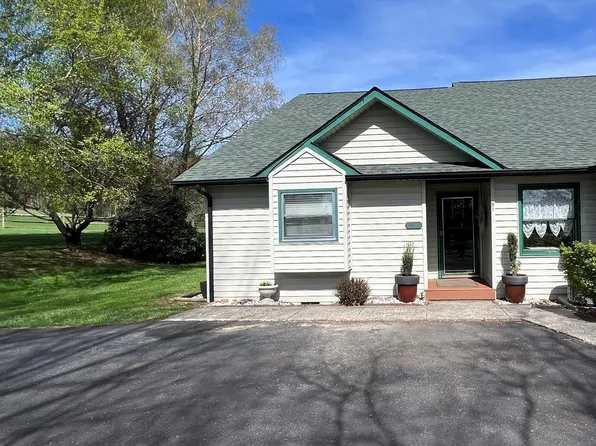 51 Fairway Villa Dr, Fancy Gap, VA 24328
