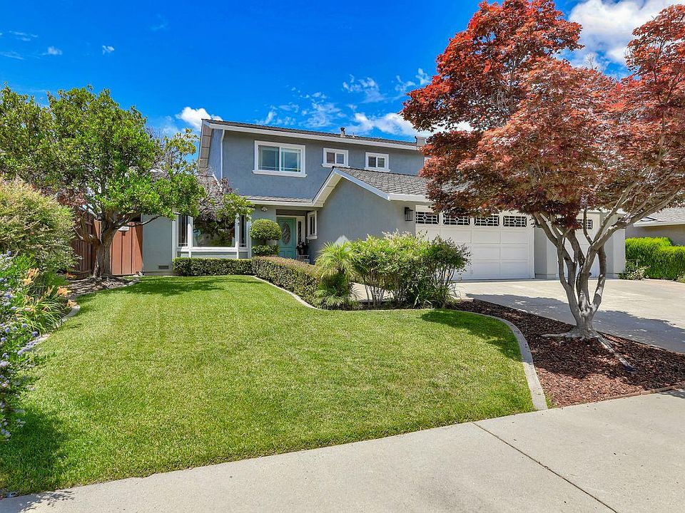 1st image of 579 Hyde Park Dr