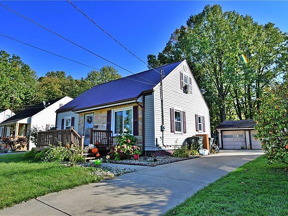 2nd image of 1558 Beechwood St NE