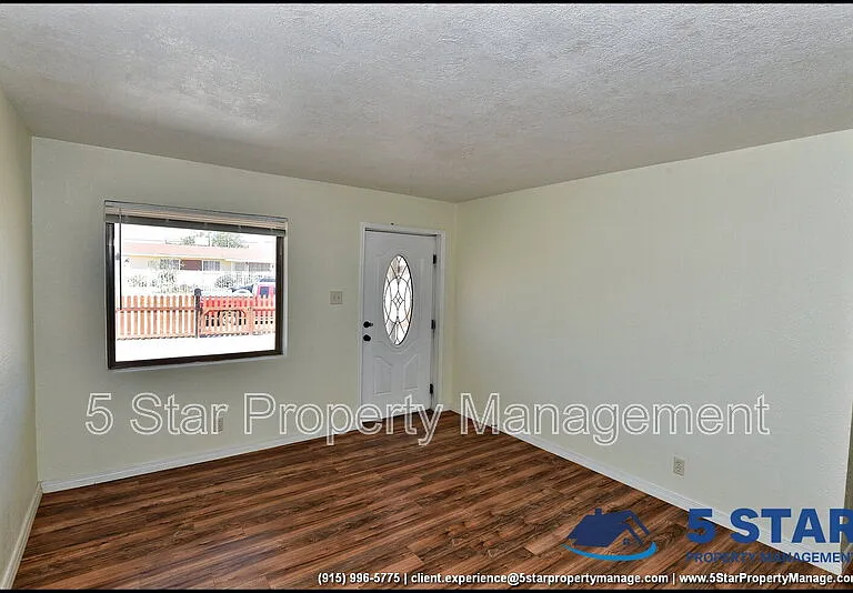 10324 Newport Dr — Photo 7