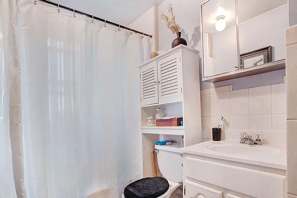 Rented by Twyford Real Estate | media 32