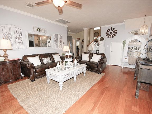 5th image of 2328 S Lake Dr