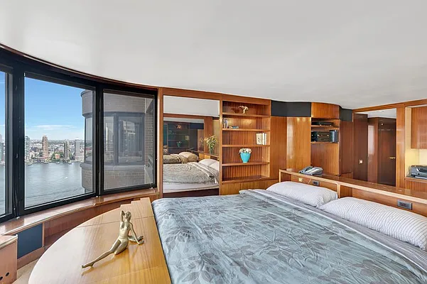 Sold by R New York | media 3
