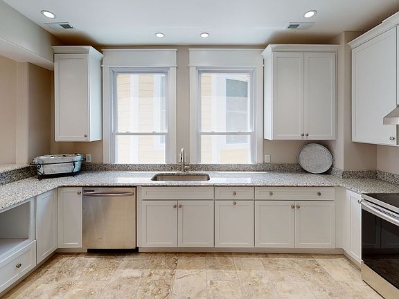 5th image of 1601 Forest Ave APT 1