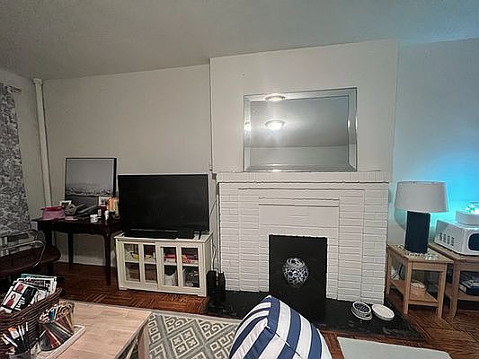 3rd image of 14 E 80th St APT 1B