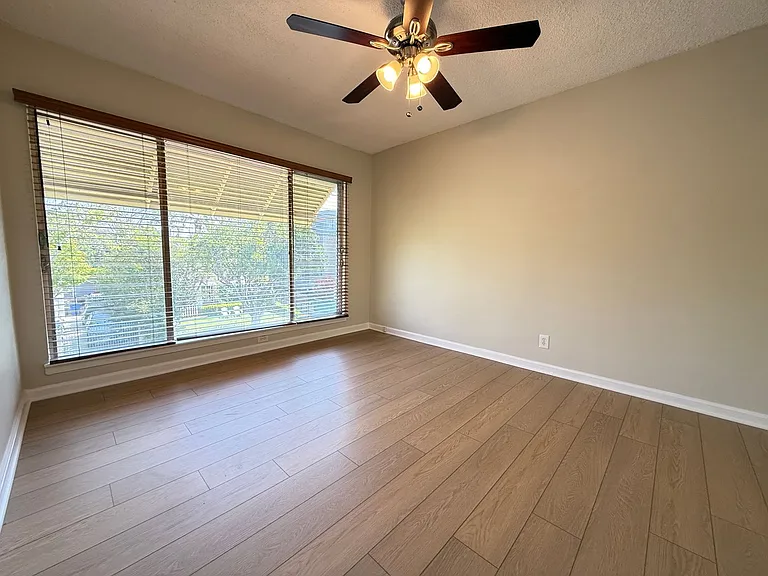 1031 N Ogden Dr — Photo 7