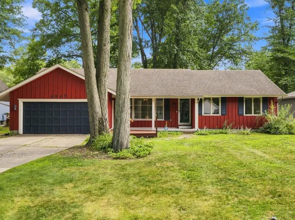 4247 Old Forge Dr, Fort Gratiot, MI 48059
