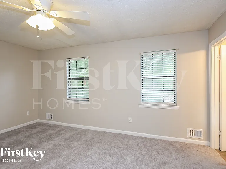3800 Charlotte Dr — Photo 7