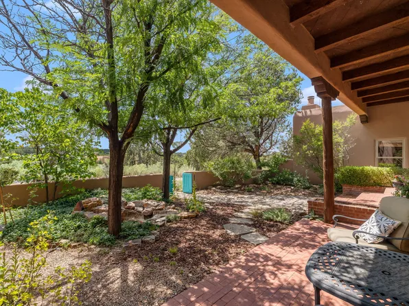 1310 Calle Del Rey, Santa Fe, NM 87506