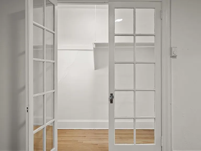 Campus Apartments 6 Weeks Free | Spacious Studio In Heart of the U District — Photo 18