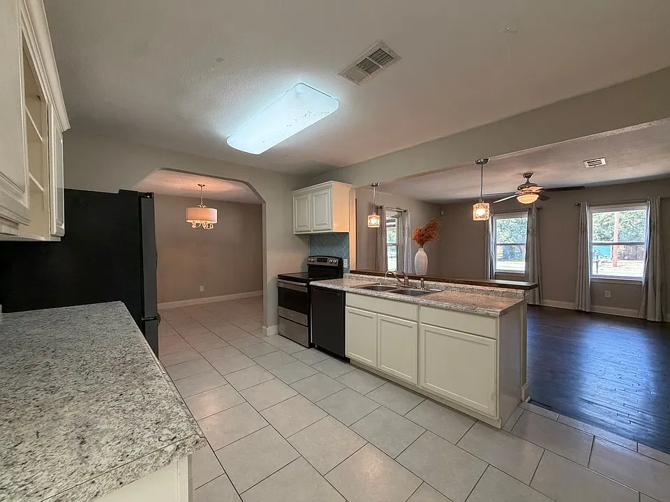 4509 Blackstone Dr
