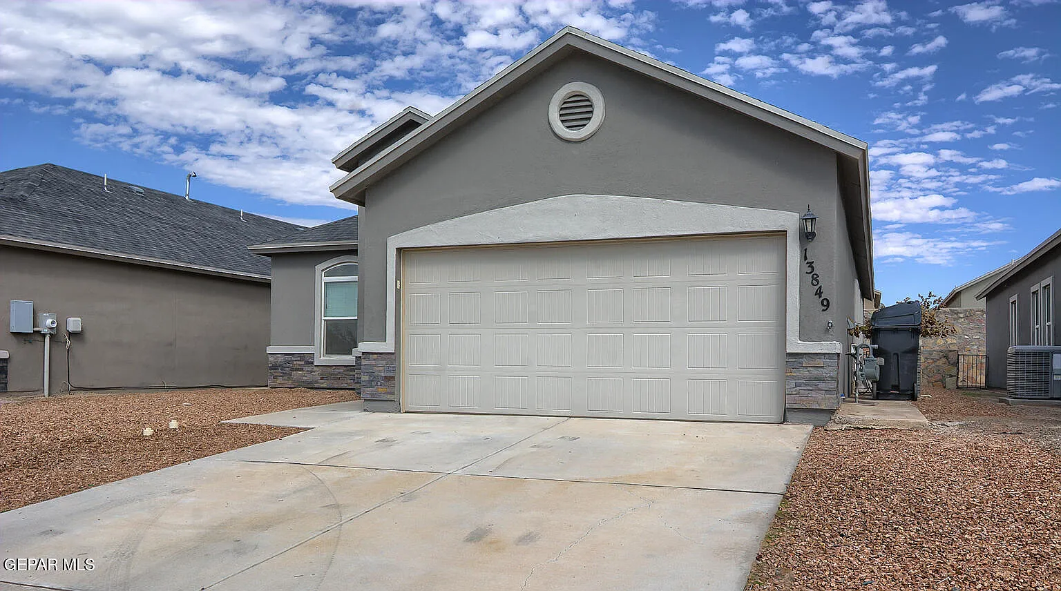 4 bed, 3.0 bath, 1620 sqft, $2,300 — Photo 3