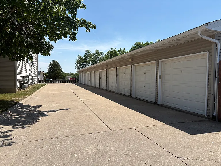 188 Elm Ridge Dr — Photo 2