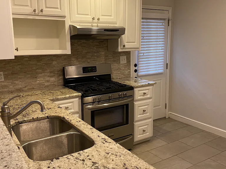 5529 Longview St — Photo 14