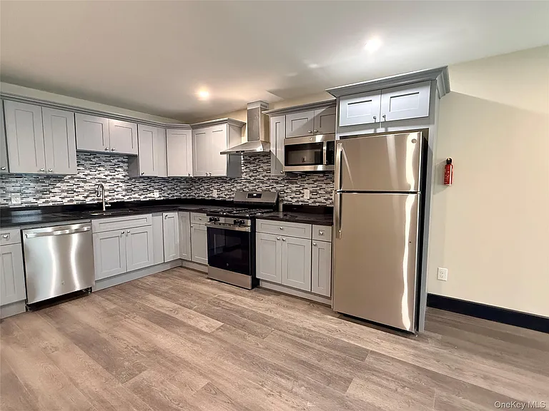 268 Carpenter Ave #1 — Photo 6