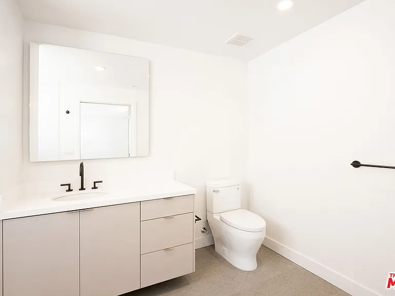 1130 N Orange Dr #301 — Photo 17