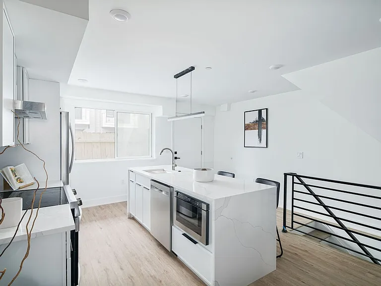 Brand New Luxury Townhouses — Photo 51