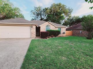 200 Yosemite Dr, Mansfield, TX 76063