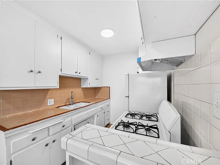 728 Cedar Ave — Photo 6
