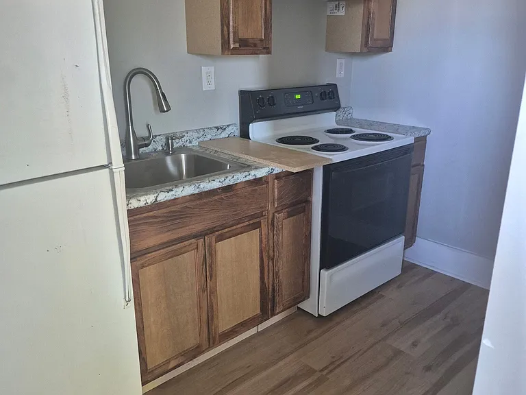 611 Nichol Ave — Photo 4