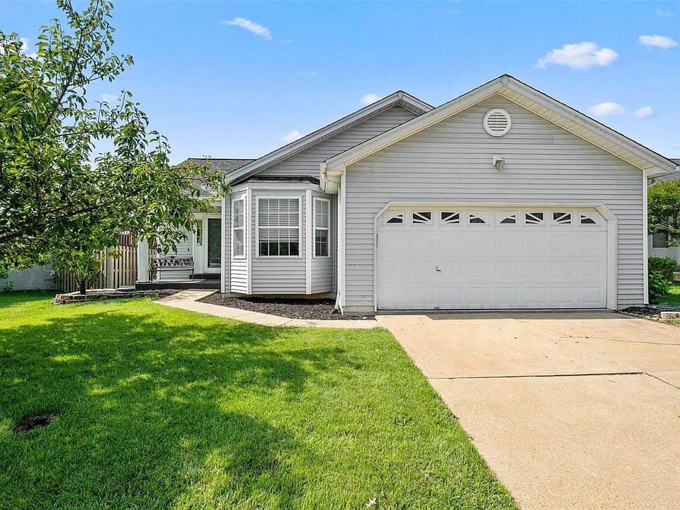 1st image of 207 Highland Village Dr