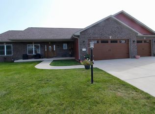 1324 Cedar Lake Dr, Metamora, IL 61548